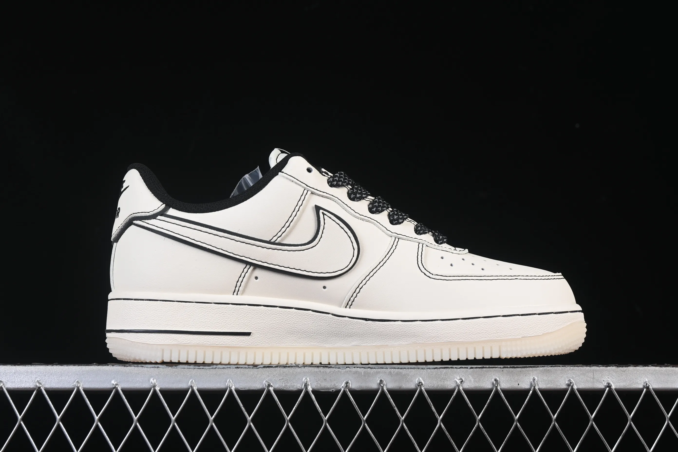 All categories Nk Air Force 1 Air Force series Nk Air Force 1 Low Air Force low-top Nike Air Force 1'07 Low Beige and black Bugs Bunny crystal bottom Air Force 1 low-top casual sneakers SM6668-115